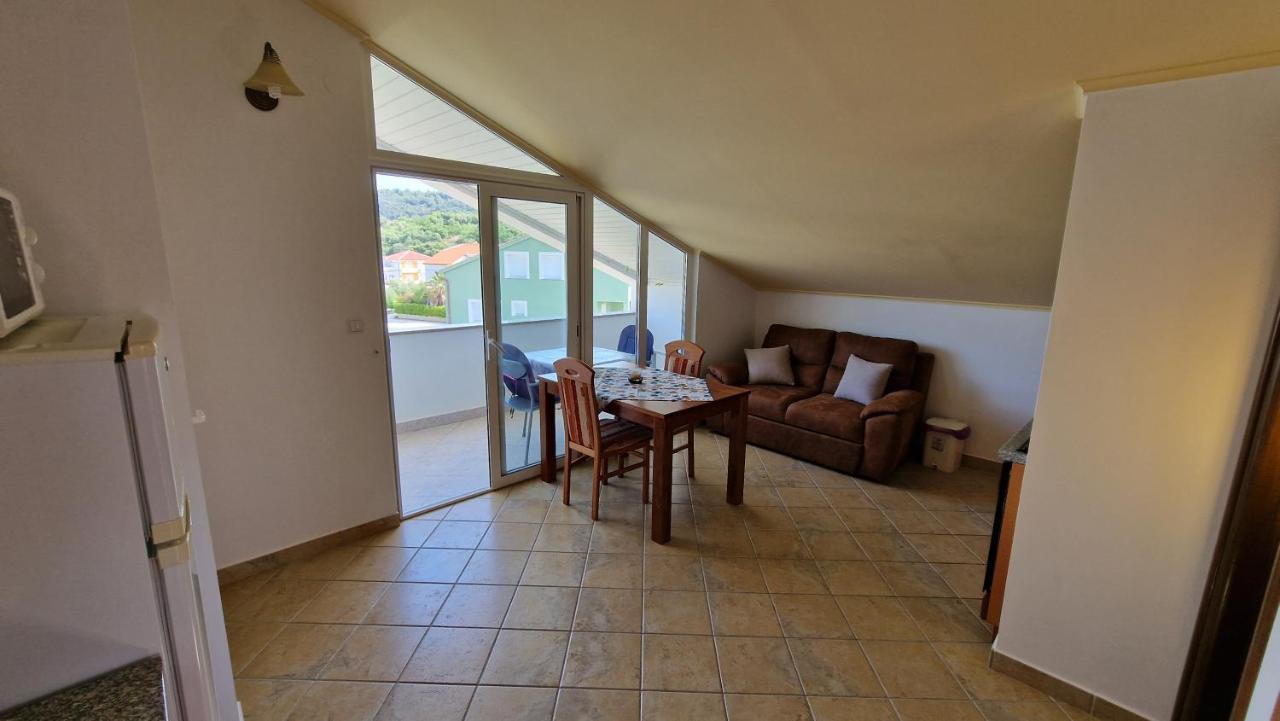 Haus Anica Apartment Rab Town Exterior photo
